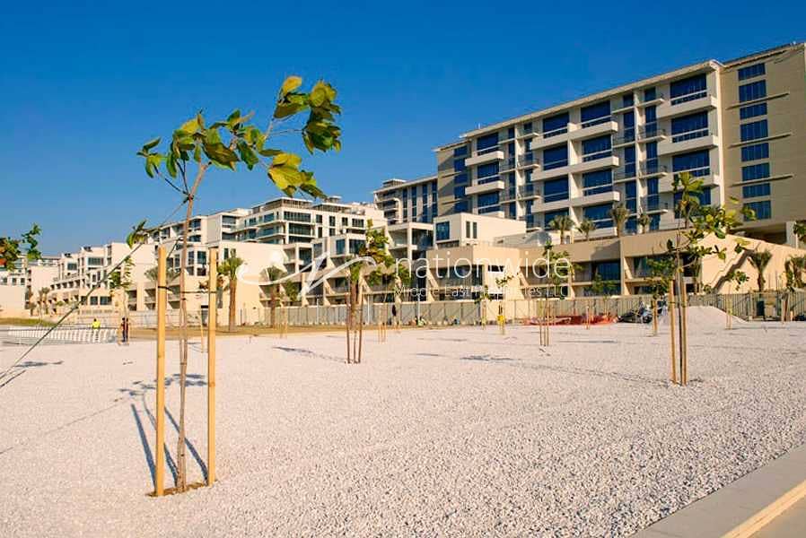 16 Vacant! Top-Tier Beachside Living In This Unit