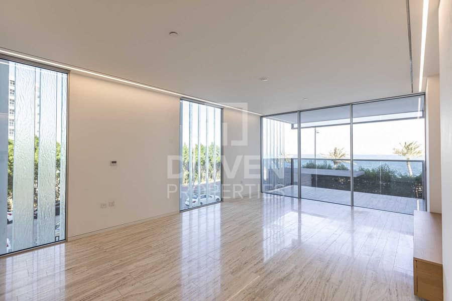 Modern Designed and Large Apt | Sea View