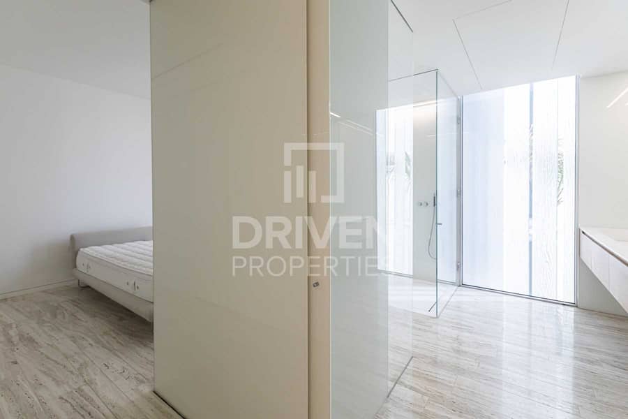 18 Modern Designed and Large Apt | Sea View