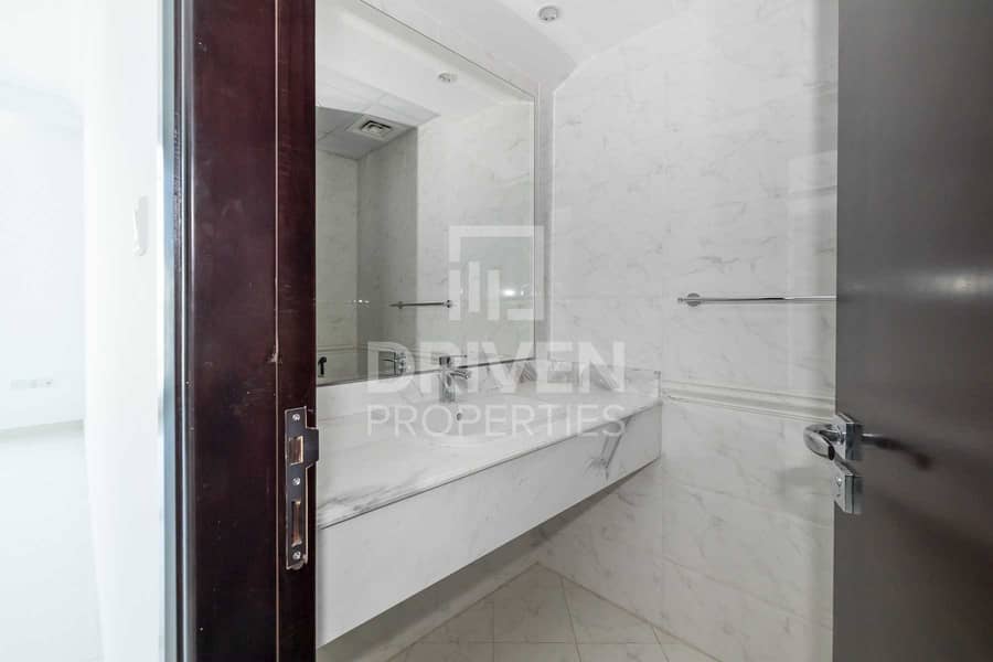 7 Bright and well-managed Apt | Canal View