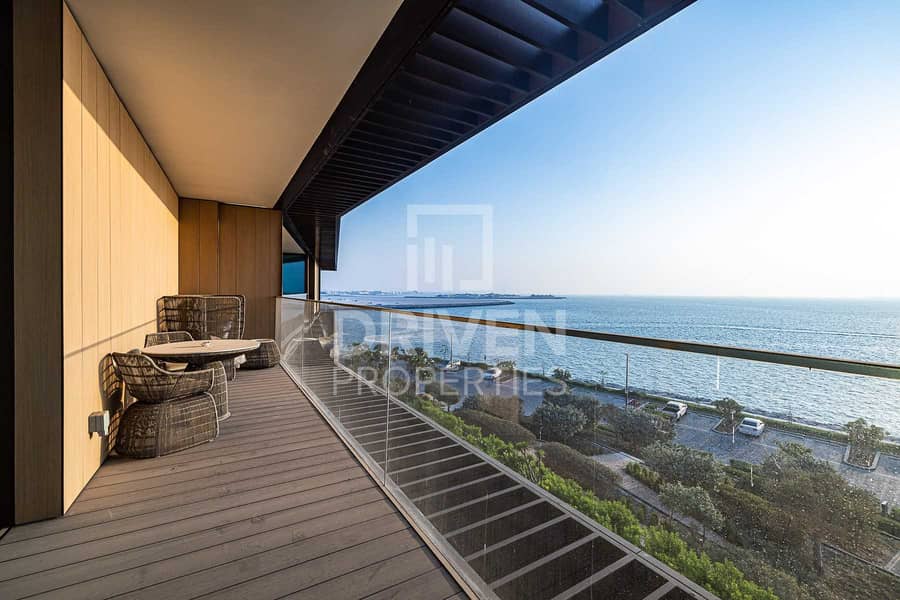 High Floor and Elegant Apt with Full Sea View