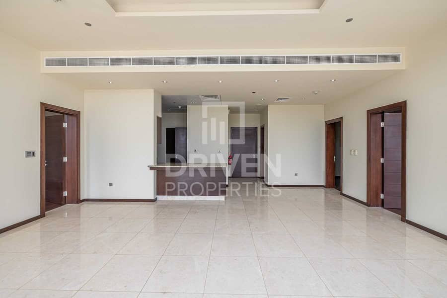 4 Amazing and Bright 2 Bed Apt with Sea View