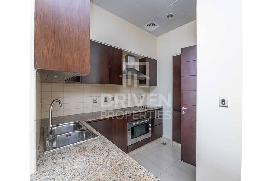 14 Amazing and Bright 2 Bed Apt with Sea View