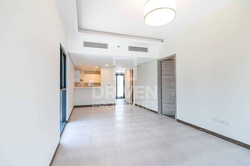 15 Brand New and Huge 1 bed Apt