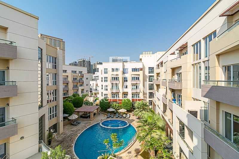 Fully Renovated 1 Bed Apt with Pool View Fully Renovated 1 Bed Apt with Pool View