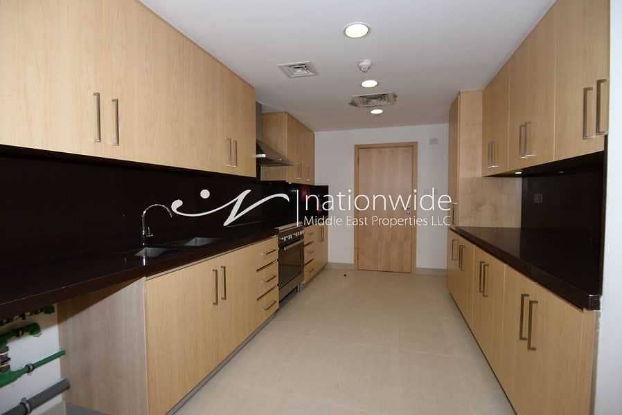 16 Vacant! Spacious And Luxurious Apartment