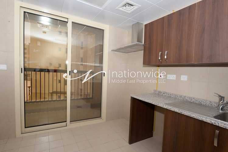 4 A Cozy Unit w/ Balcony and Secured Car Parking