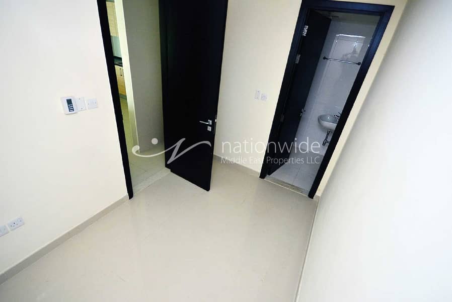 10 Comfortable 3 BR Apartment with Maids Room In Tala Tower