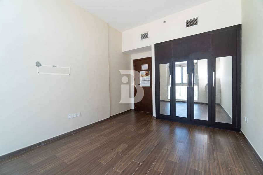 6 Close to Metro | Renovated | Vacant