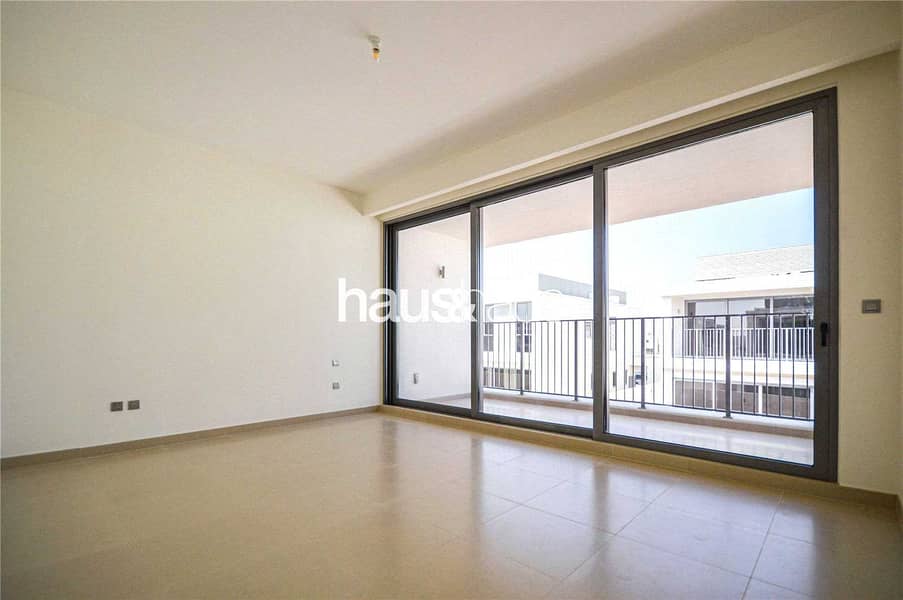 Great E1 Plot | Landscaped | Modern Kitchen Great E1 Plot | Landscaped | Modern Kitchen