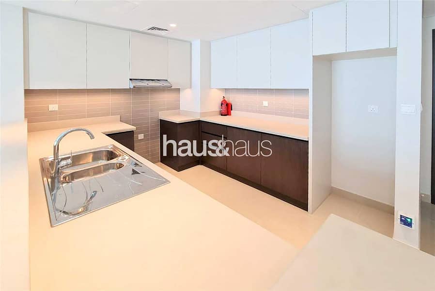 5 Brand New 2BR | Harbour Views | Chiller Free