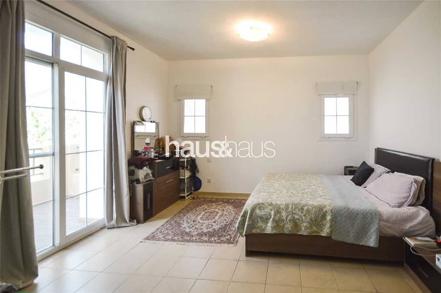 5 Upgraded 3/4 bed opposite park and pool VOT