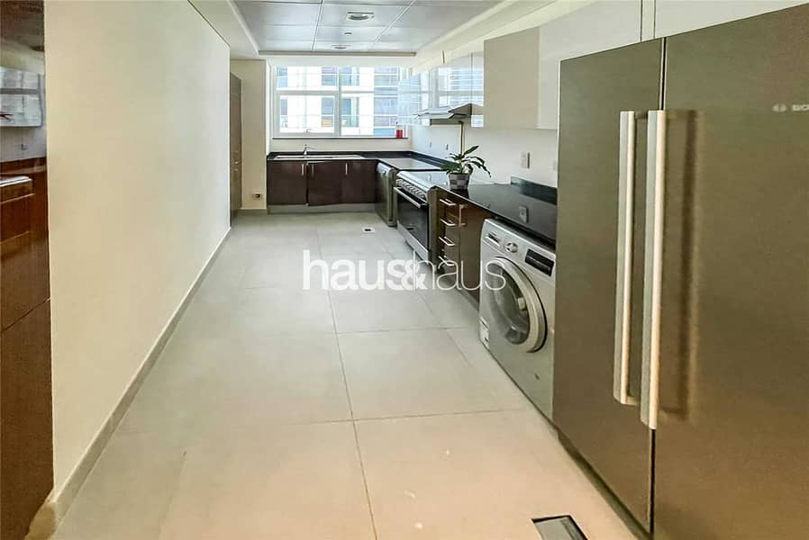 4 2 Bedroom + Storage | Sea/Burj View | Large Unit