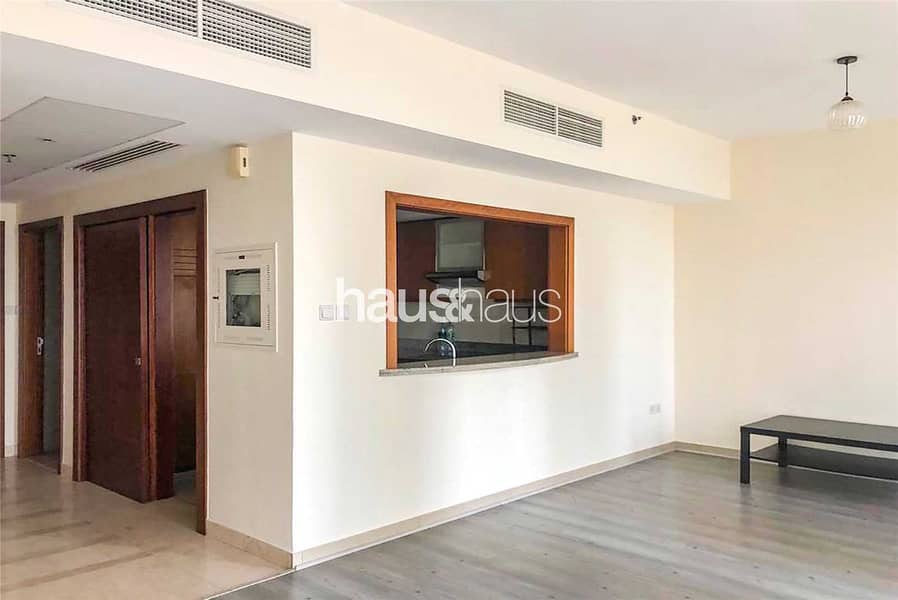 5 2 bed| Large Layout| Garden View| Close to Metro