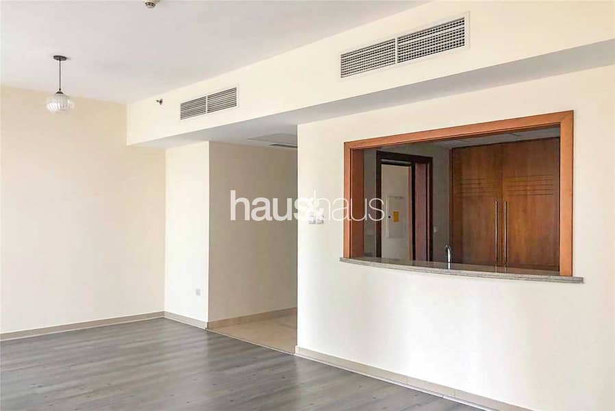 9 2 bed| Large Layout| Garden View| Close to Metro
