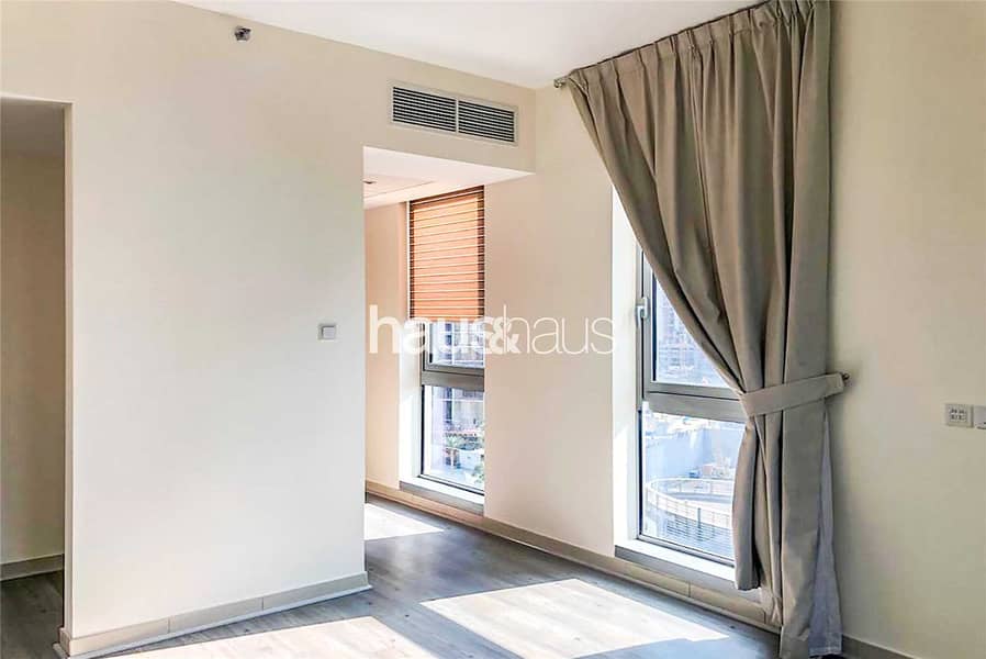 10 2 bed| Large Layout| Garden View| Close to Metro