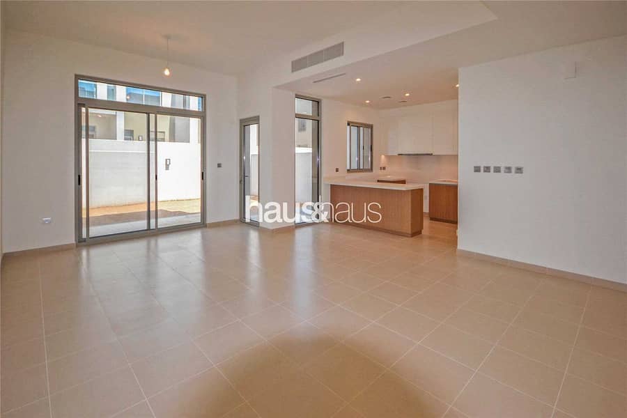 2 Exclusive | Open Plan | Walk to park and pool