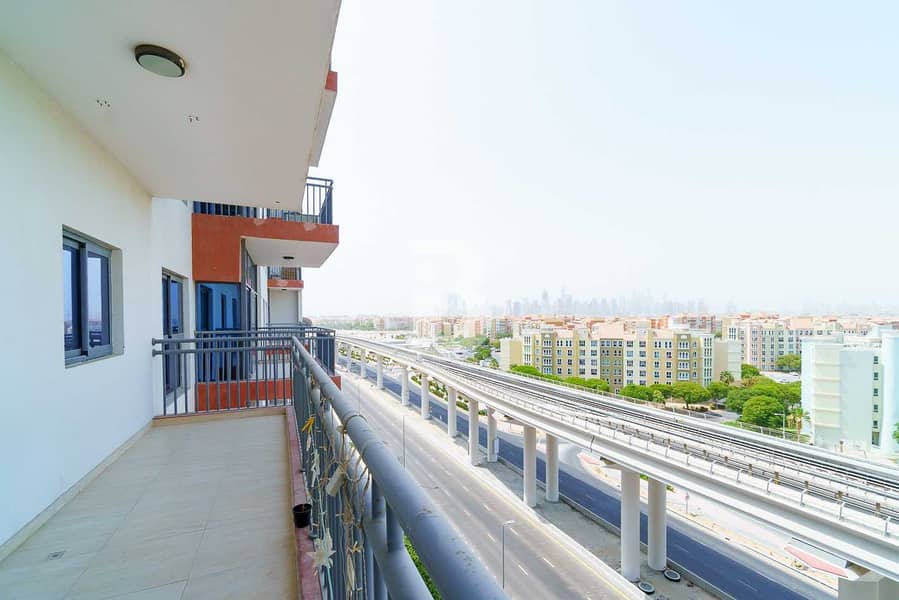 11 *Fully Furnished*Spectacular View*Near to Metro*