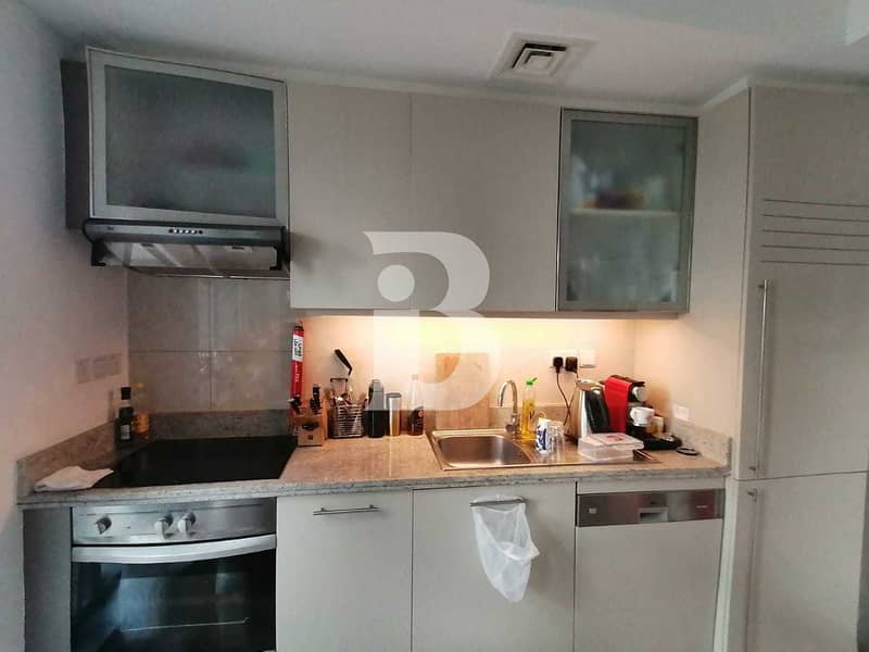 3 UPGRADED STUDIO/ HIGH FLOOR WITH PRIVATE ROOM