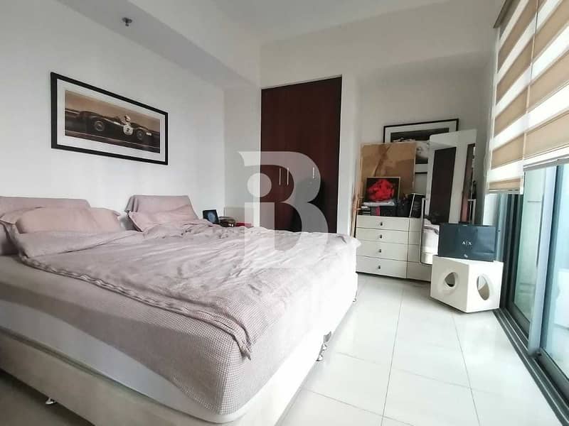 7 UPGRADED STUDIO/ HIGH FLOOR WITH PRIVATE ROOM