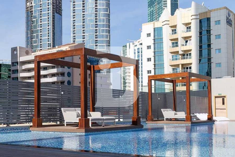 10 Luxury Ready apartment at Dubai Marina. .
