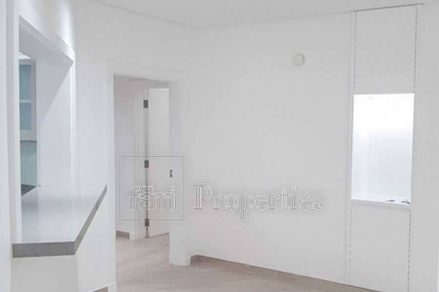 2 Fully Upgraded Unfurnished 3 Bed apt on High Floor