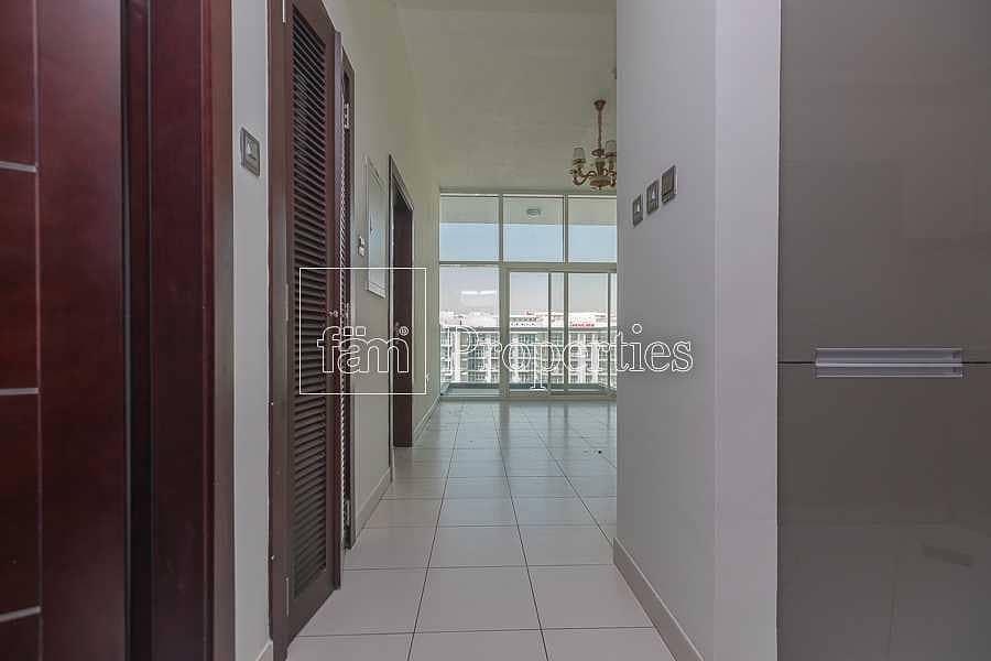 1 bed very well maintained - on high floor