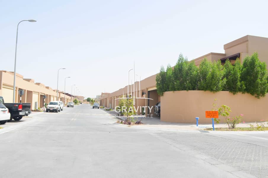 Luxurious 4BR Townhouse in Stunning Location Luxurious 4BR Townhouse in Stunning Location