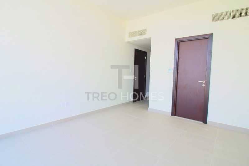 7 Single row | 3 bed + maid's | Mid unit |