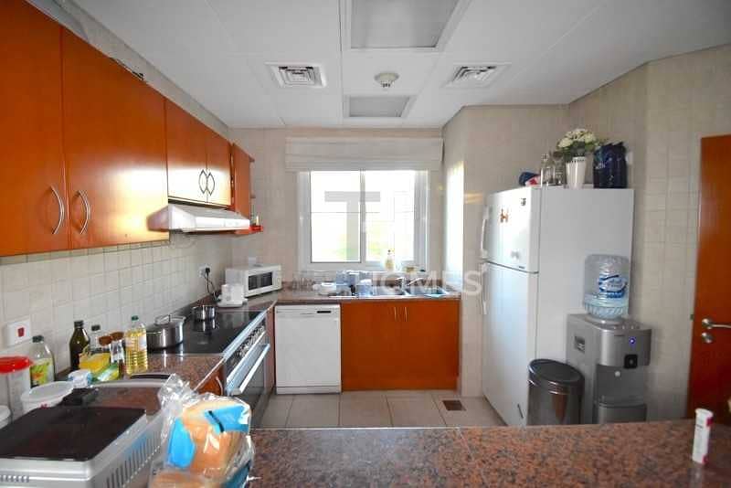 5 Well Maintained Apt next to Shopping centre