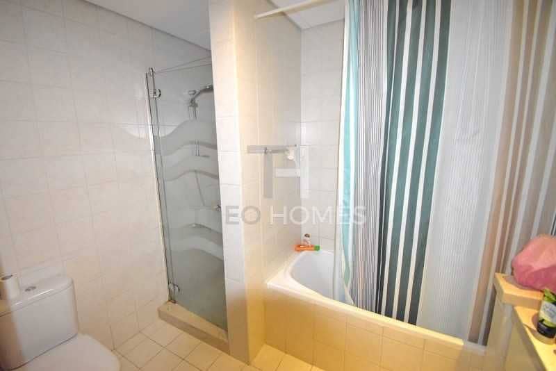 9 Well Maintained Apt next to Shopping centre