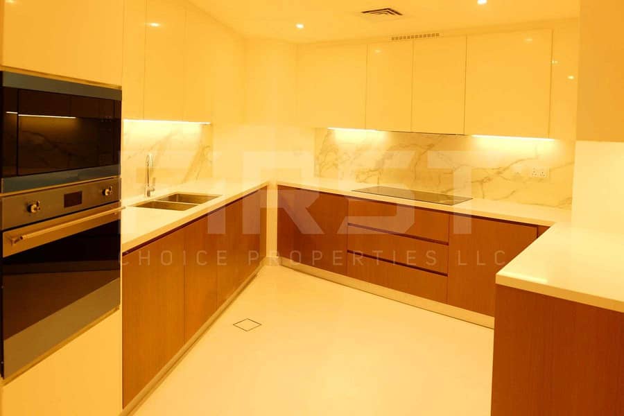 3 Hot Deal! Stunning Apartment. Perfect Area