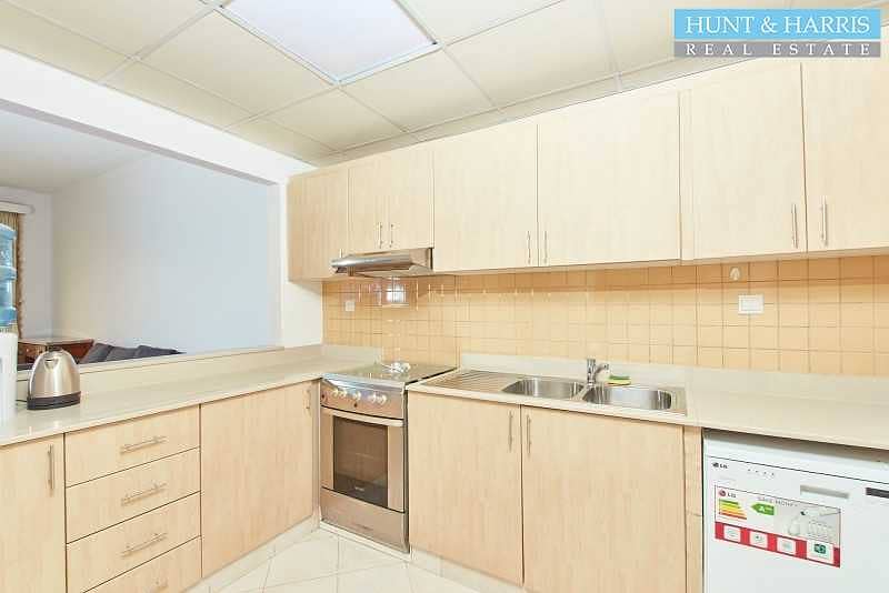 6 Spacious One Bedroom Apartment - Complete With Kitchen Appliances