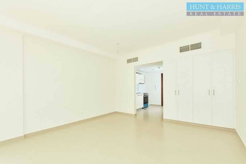 11 High floor - Studio Apartment- Chiller included