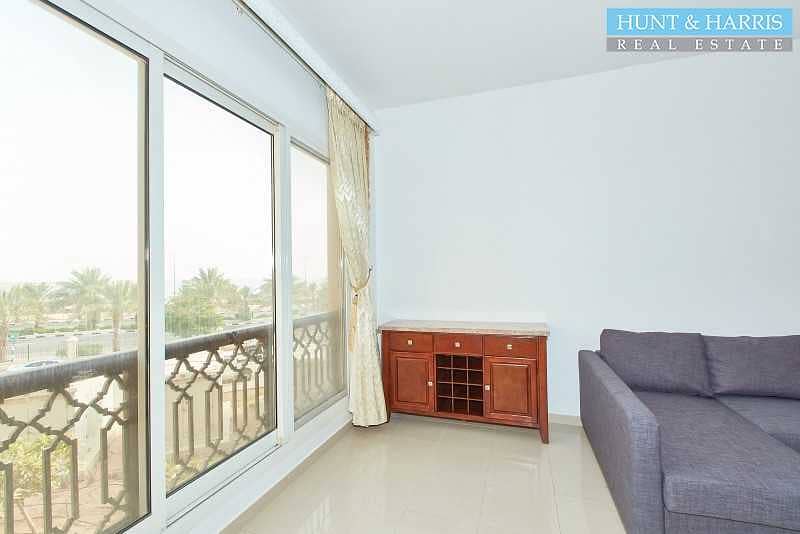 10 Spacious One Bedroom Apartment - Complete With Kitchen Appliances