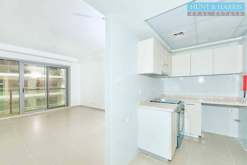 2 Two Bedroom Apartment - Courtyard View - Chiller included