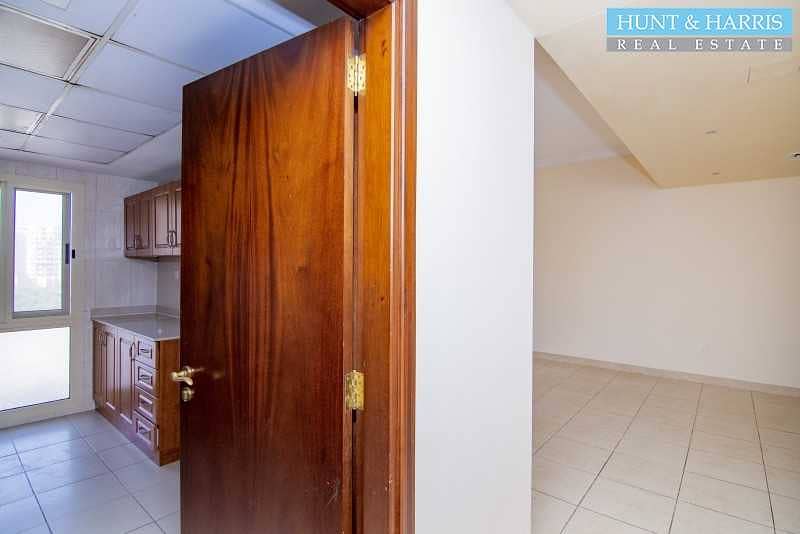 15 High Floor - Closed Kitchen - Great Family Community