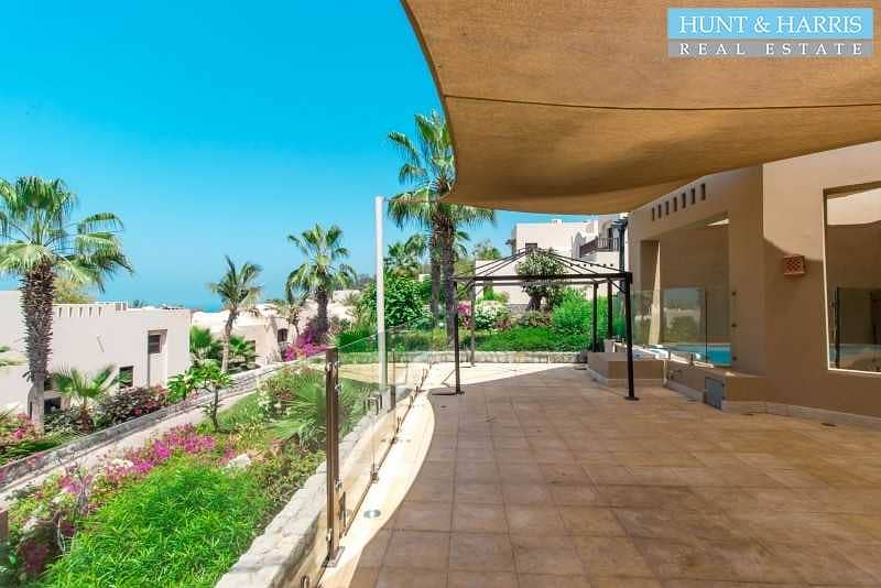 Beautifully Modified Villa - Open Kitchen - Private Pool Beautifully Modified Villa - Open Kitchen - Private Pool
