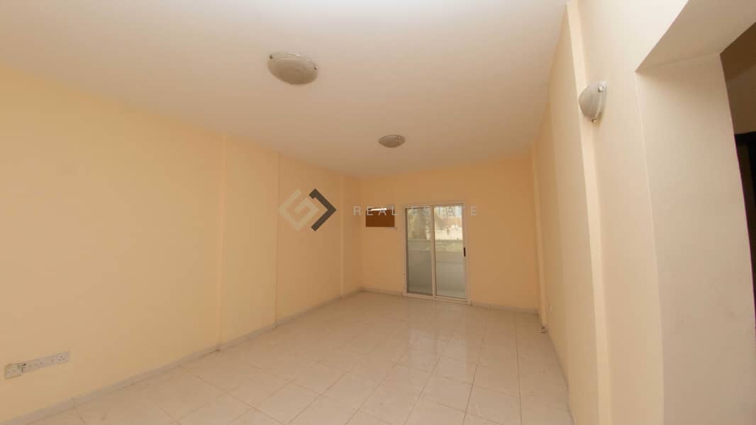 Huge 1 bedroom apartment in Corniche Residances