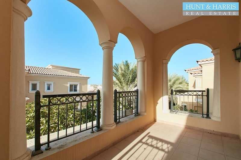 17 Well Maintained Villa - Family Living - Near Swimming Pool