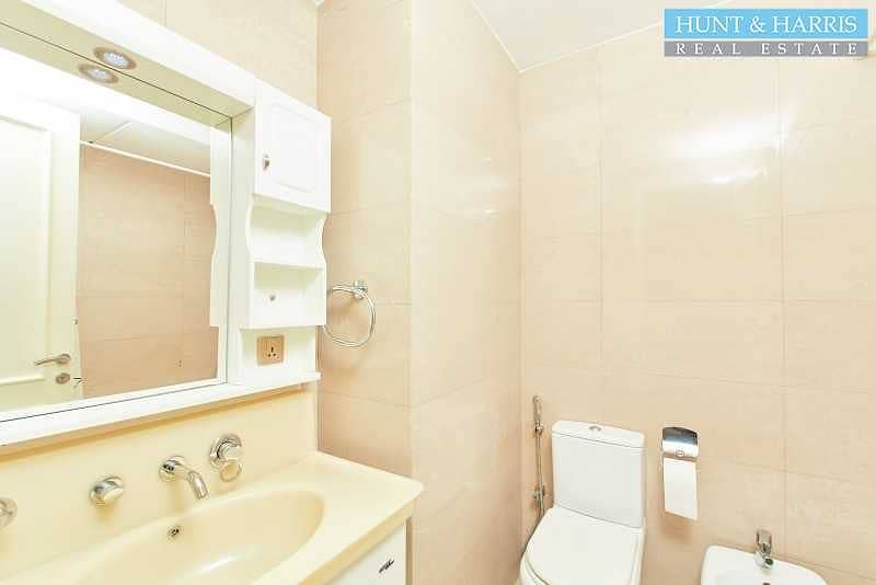12 Priced to sell - Private Pool - Upgraded Townhouse