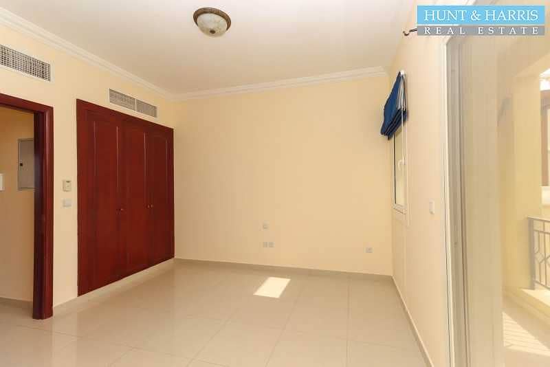 6 Two Bedroom Townhouse - Next To The Pool - Community View