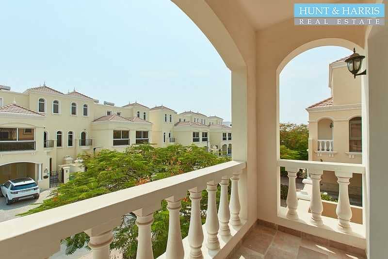 17 Priced to sell - Private Pool - Upgraded Townhouse