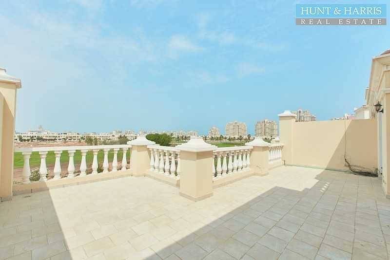 19 Priced to sell - Private Pool - Upgraded Townhouse