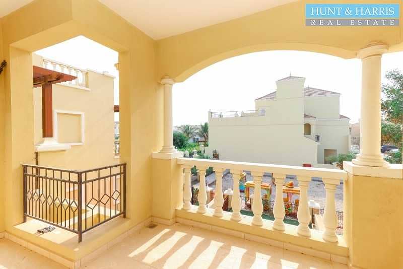 10 Two Bedroom Townhouse - Next To The Pool - Community View