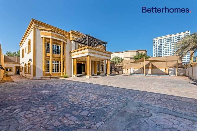 6 bedrooms | Great location | On a road and Sikka