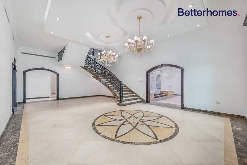 2 6 bedrooms | Great location | On a road and Sikka