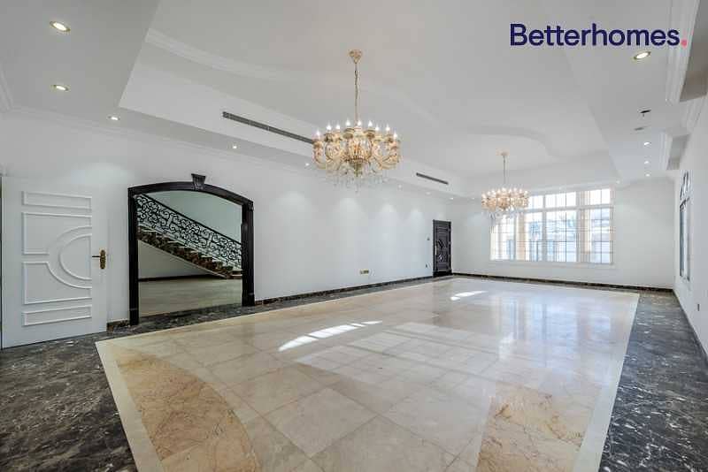 4 6 bedrooms | Great location | On a road and Sikka