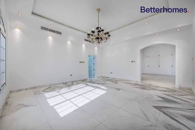 5 6 bedrooms | Great location | On a road and Sikka