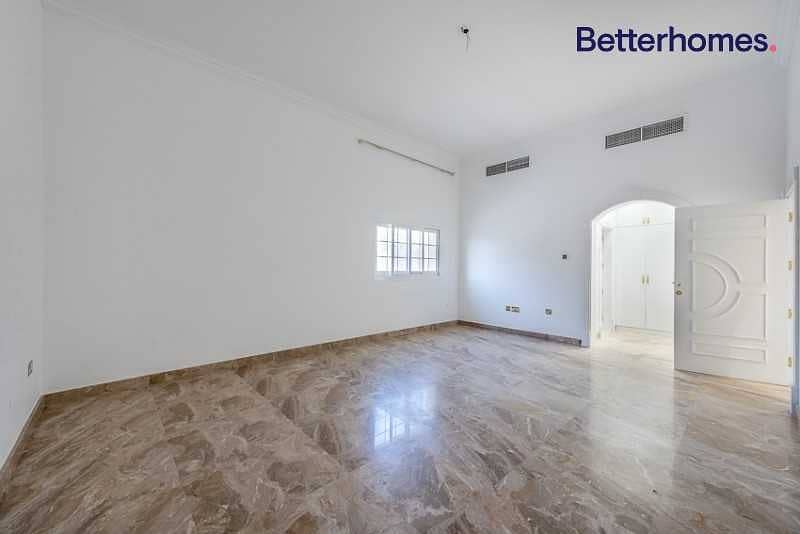 6 6 bedrooms | Great location | On a road and Sikka